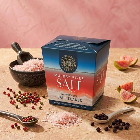 Murray River Salt Salzflocken, 250 g, Kartonpackung mit Schälchen voller Salz.