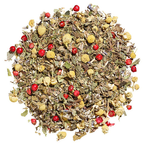Kräutertee mit getrockneten Kräutern und roten Beeren (Losmix)