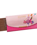 Schokoladenverpackung mit pinkem Prägelederlook, Vorderseite mit Mädchenmotiv und HEILEMANN