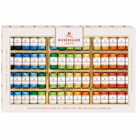 Geschenkbox mit Marzipanvariationen: Mini-Pralinen in Blau, Grün und Rot